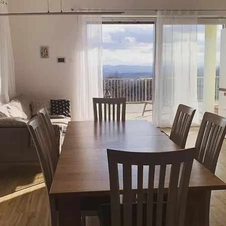 Yellow House Grabrovec *