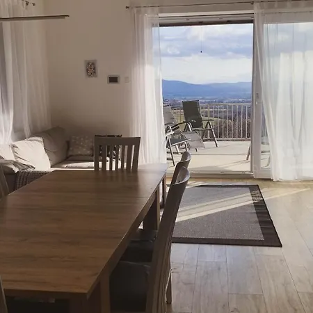 Yellow House Grabrovec * Metlika