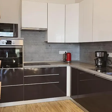 Yellow House Grabrovec Metlika