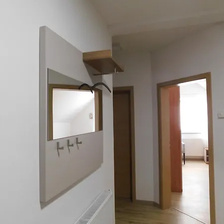 Yellow House Grabrovec * Metlika