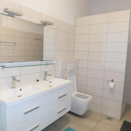 Yellow House Grabrovec Apartment Metlika
