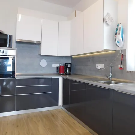 Apartment Yellow House Grabrovec *