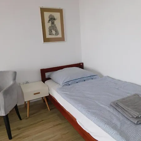 Yellow House Grabrovec Apartman Metlika
