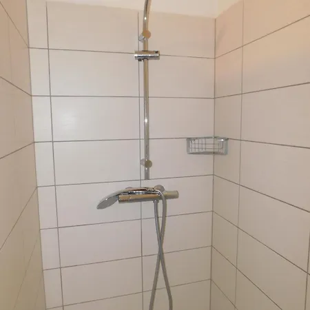 Yellow House Grabrovec Apartman Metlika