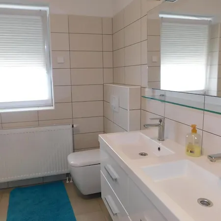 Yellow House Grabrovec 메틀리카