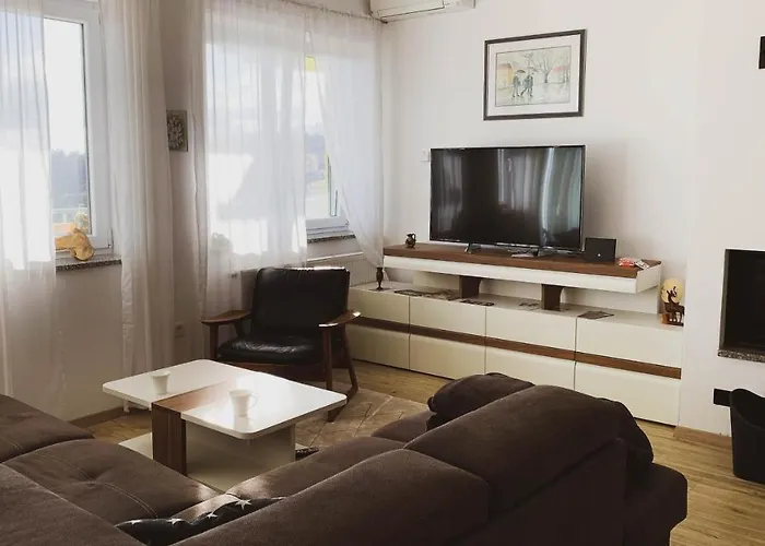 Appartement Yellow House Grabrovec Metlika