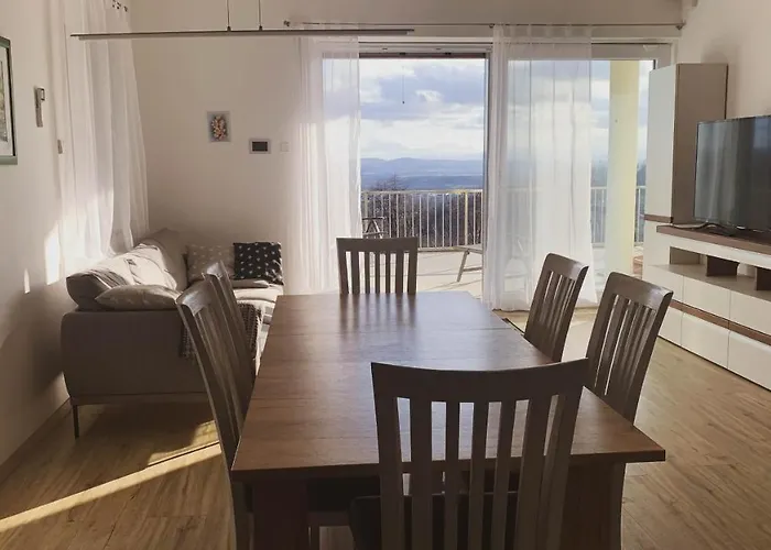 Yellow House Grabrovec *