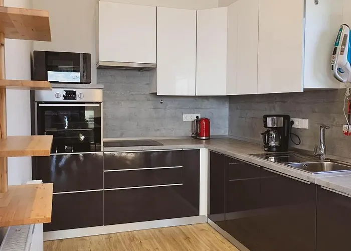 Yellow House Grabrovec Metlika