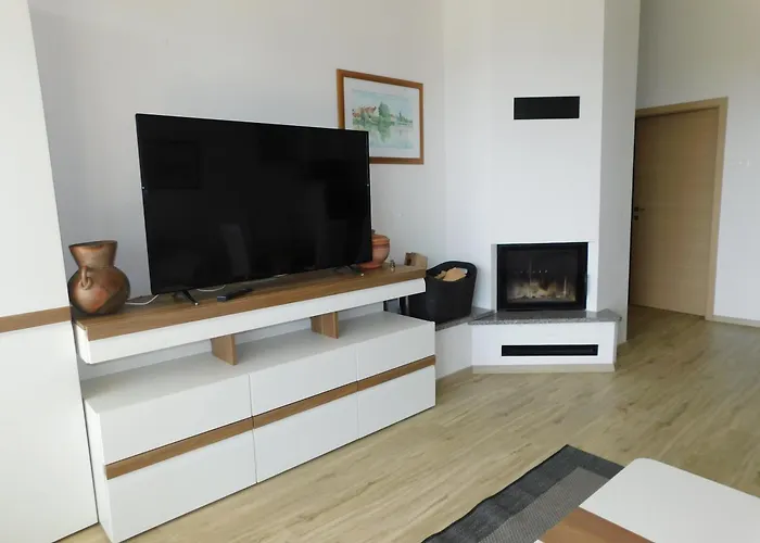 Yellow House Grabrovec Appartement Metlika