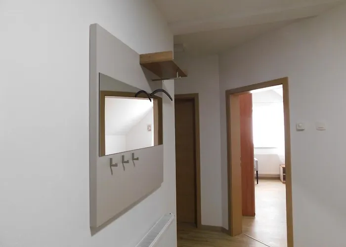 Yellow House Grabrovec * Metlika