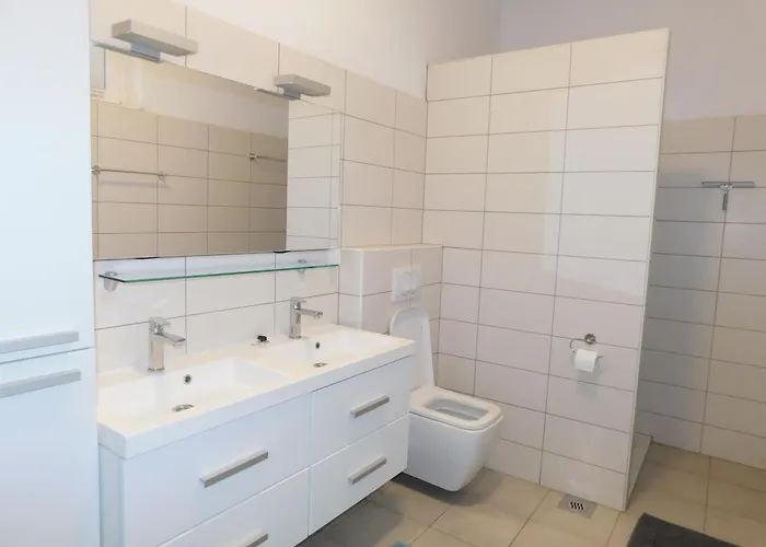 Yellow House Grabrovec Appartement Metlika