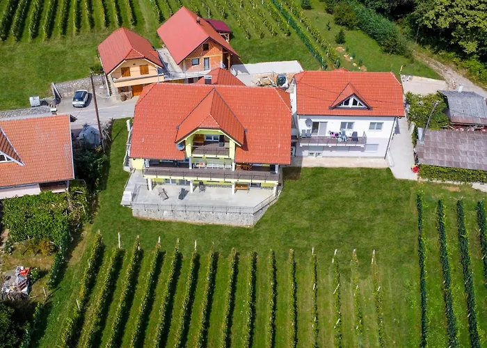 Yellow House Grabrovec Metlika